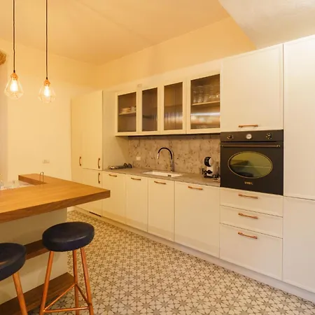 Domus - Elegante Residenza Satiro