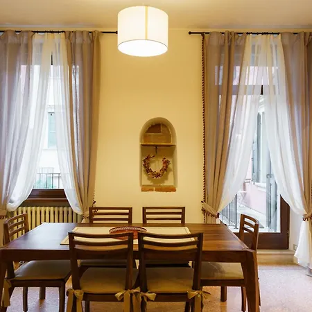 Domus - Elegante Residenza Satiro ヴェローナ