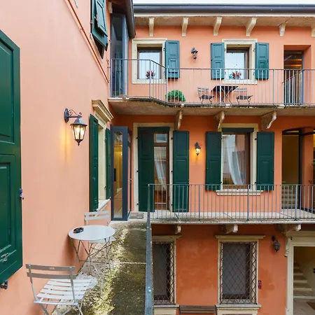 Elegante Residenza Satiro - Domus *
